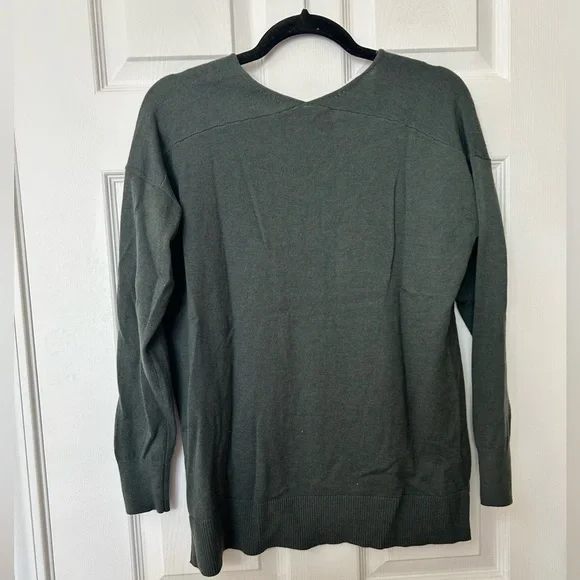 Ann Taylor LOFT Long Sleeve V Neck Sweater - Green - Picture 3 of 3